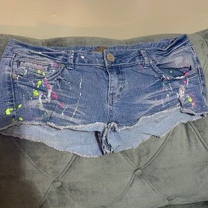 Scattered paint daisy shorts